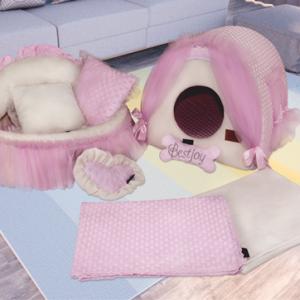 Manufacturer Wholesale Baby Pink and Cream Princess Pet Bedding with Romantic Tulle Skirt Pet Bed House Couch Sofa for Princess Dog Cat Rabbit Designer Pet Bedding With Pillows Toys Blankets