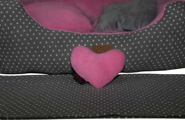 Custom Wholesale Baby Pink Coral Fleece Pet Bed Pillow Heart Shape Princess Dog Toy Pillow Luxury Designer Cat Furniture Puppy Rabbit Bed Pillow Reversible Cushion Home Decorative Pillow Mat Indoor